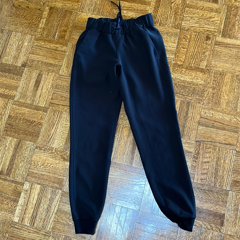 BRAND NEW lululemon joggers